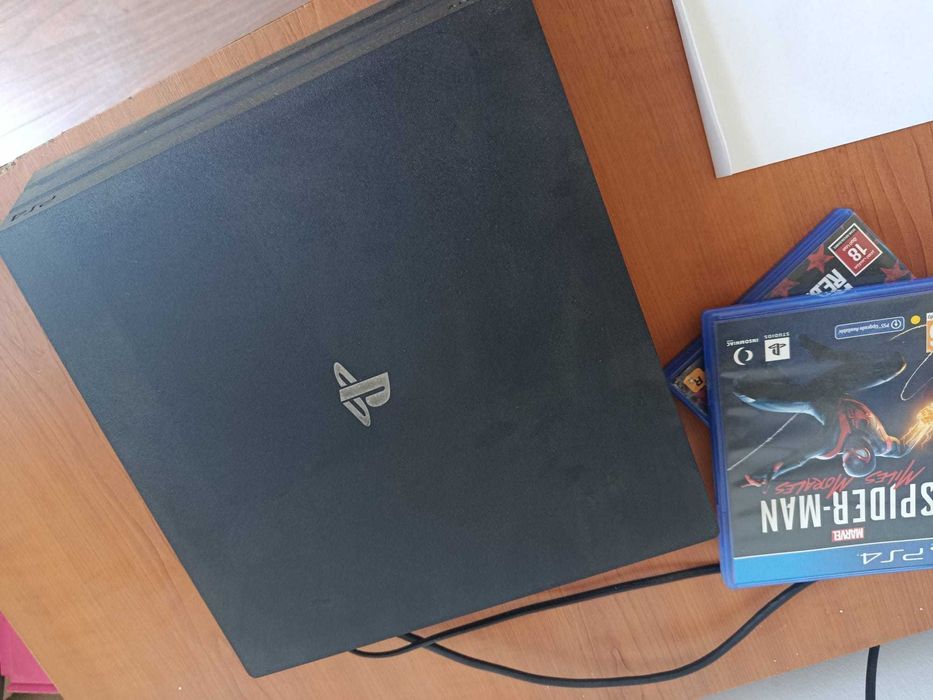 Play Station 4 PRO 1TB