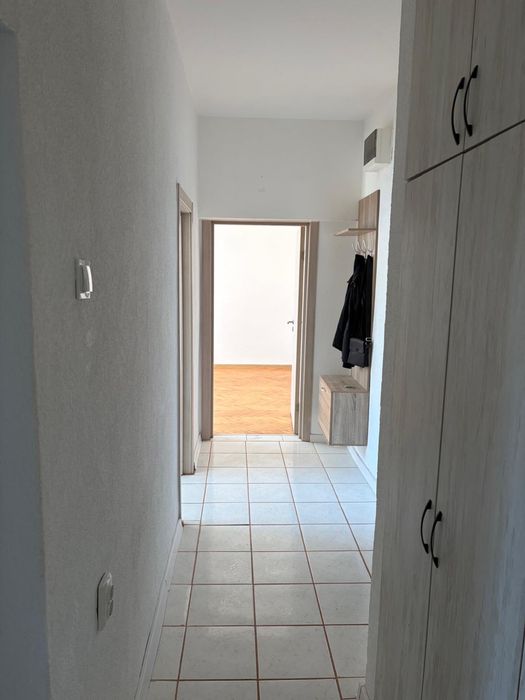 Дава се под наем Тристаен апартамент в Добрич, Център - 70 кв.м за 328.95 € - Снимка #2