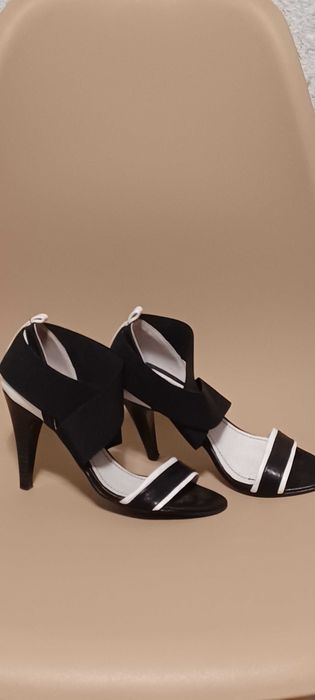 Елегантни сандали естествена кожа