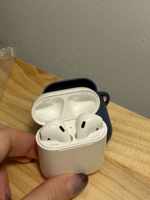 Apple AirPods 2nd Gen