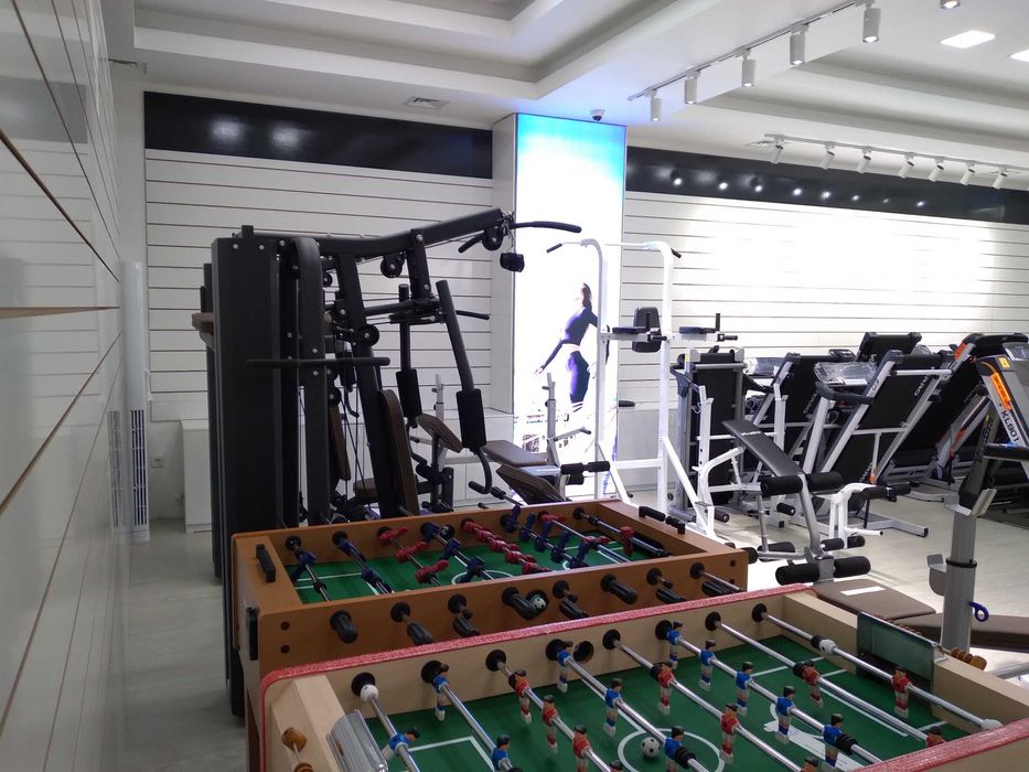 Торговые витрины для магазинов, бутиков, аптек, любой формы vitrina.