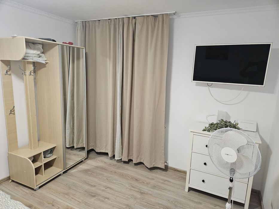 Închiriez casuta la Curtea