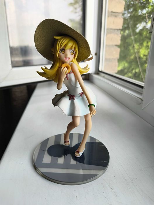 Коллекционная аниме фигурка Ошино Шинобу