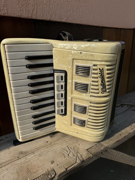 Acordeon  Weltmeister cu 40 basi