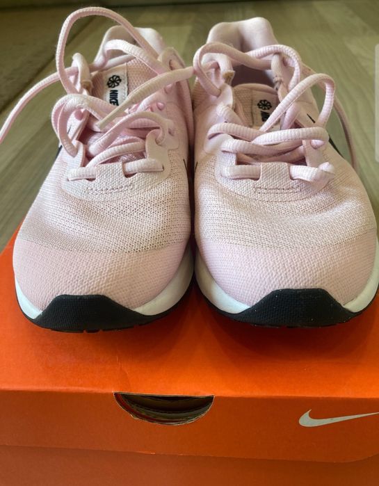 Оригинални маратонки Nike 36 номер.  Носени два пъти. Перфектно състояние. 20 евро