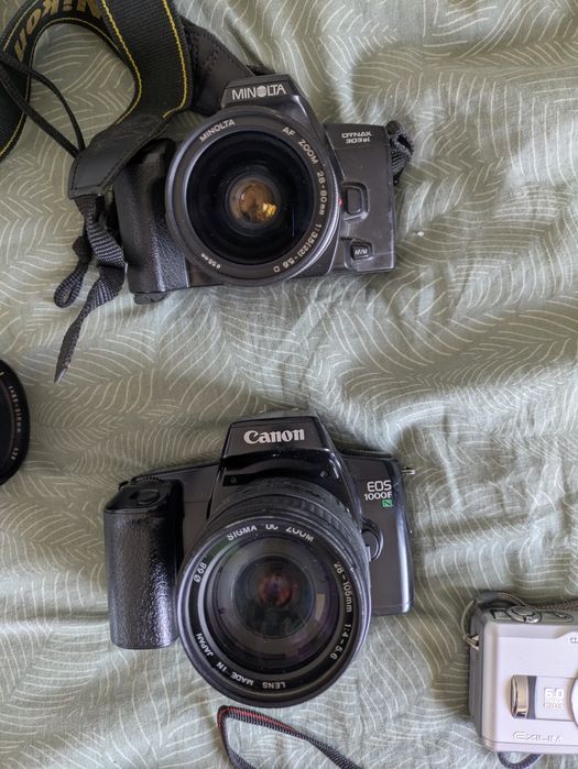ГОЛЯМ ЛОТ Фотоапарати Canon EOS, Minolta, Olympus, Konica, Polaroid + Обективи Sigma, Canon и Minolta