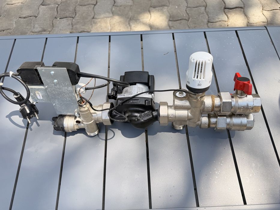 Kit complet Purmo pentru incalzire in pardoseala cu pompa Grundfos