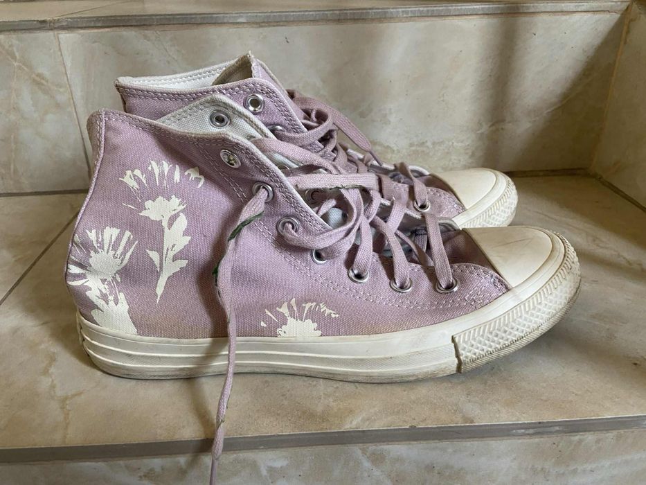 Използвани бледо лилави кецове Converse All Star. Номер 39