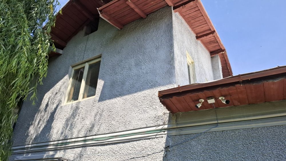 Casa 2 corpuri Manesti+teren intravilan 2300 mp+2800 partial intravilan