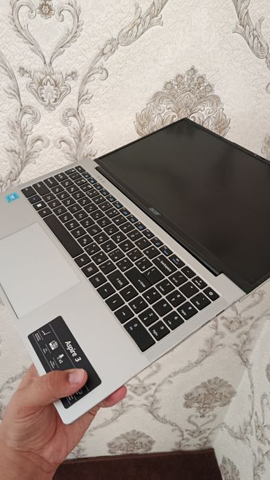 Noutbuk acer yangi