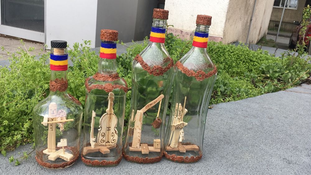Sticle cu sculptura din lemn