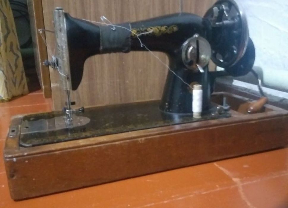 Ручная швейная машинка