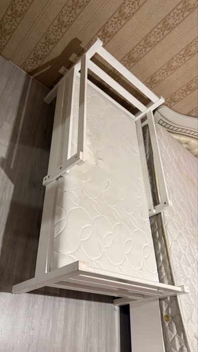 Продам спальный гарнитур