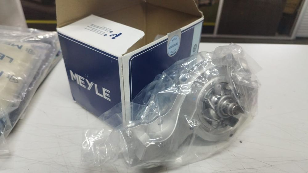 Помпа гольф 3, пассат, венто