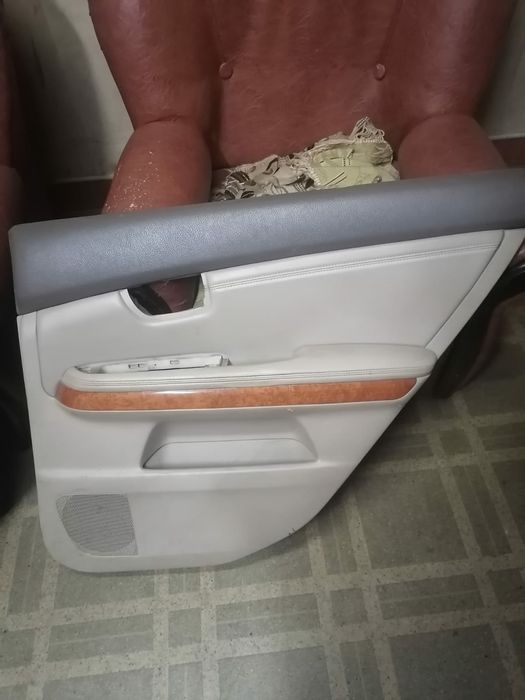 Продам дверные карты Лексус 330