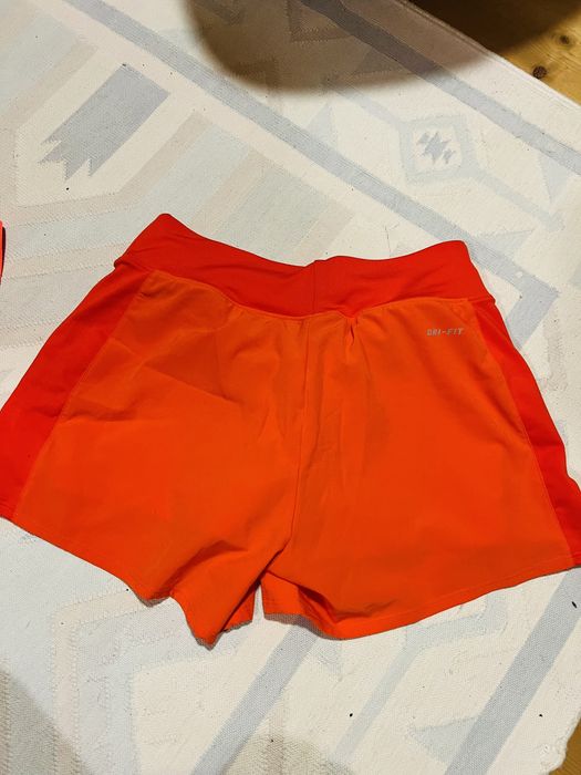 Pantaloni scurti alergat, maieu NIKE XS (si nou)