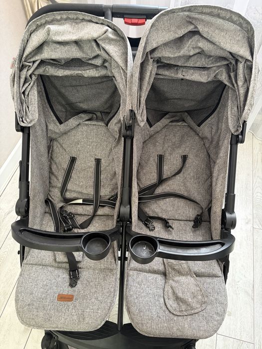 Двухместная коляска