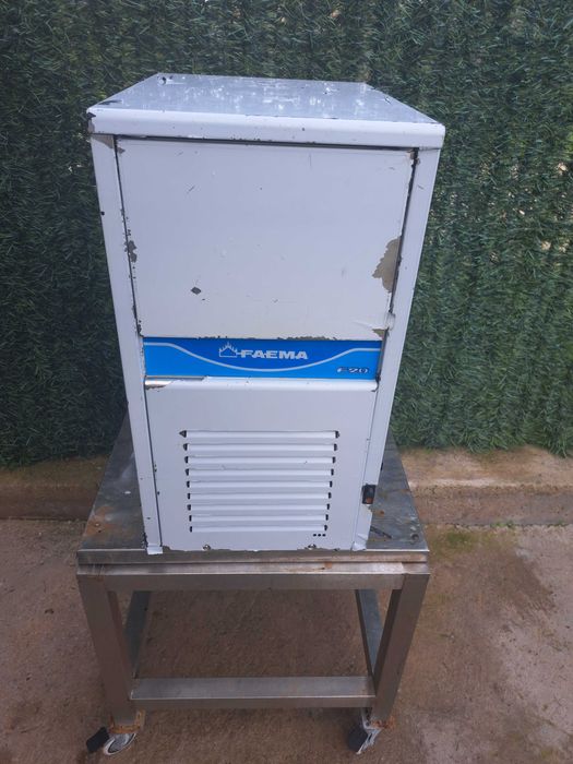 Професионален ледогенератор Brema