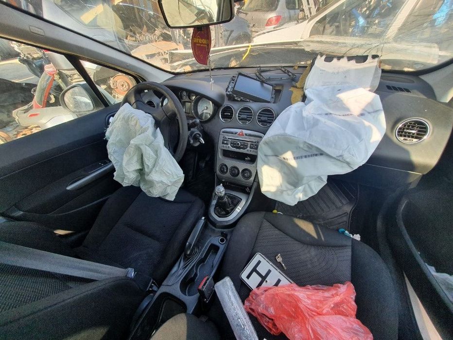 carenaj stop far lampa tripla praguri fuzeta brat bascula stanga dreapta fata spate peugeot 308  motor 1.6hdi 90CP cod 9HX dezmembrez dezmembrari