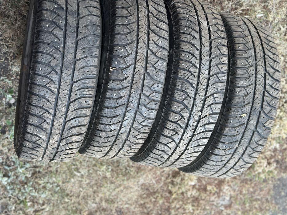 185/65/15 комплект зимних шин Bridgestone