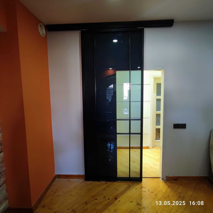 Стеклянные раздвижные лофт перегородки и двери