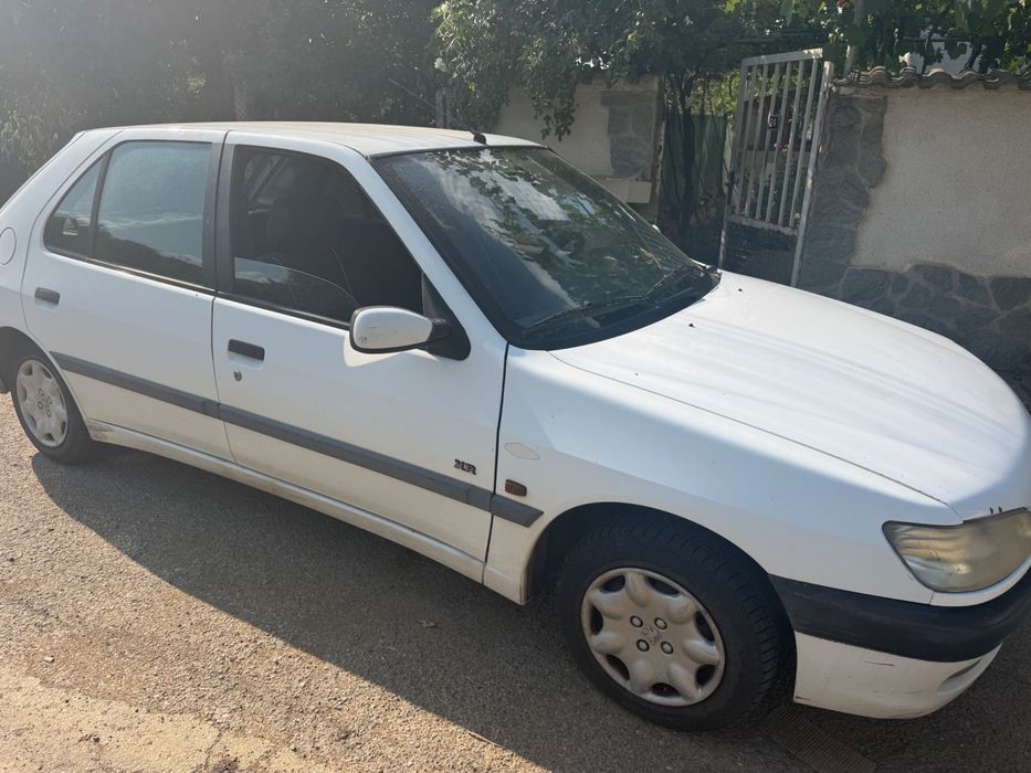 Автомобил peugeot 306