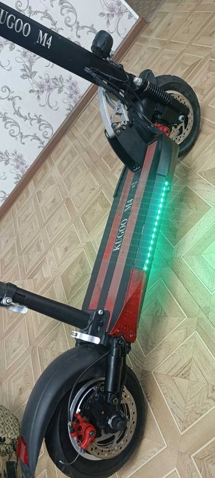 Продам электросамокат куго М4