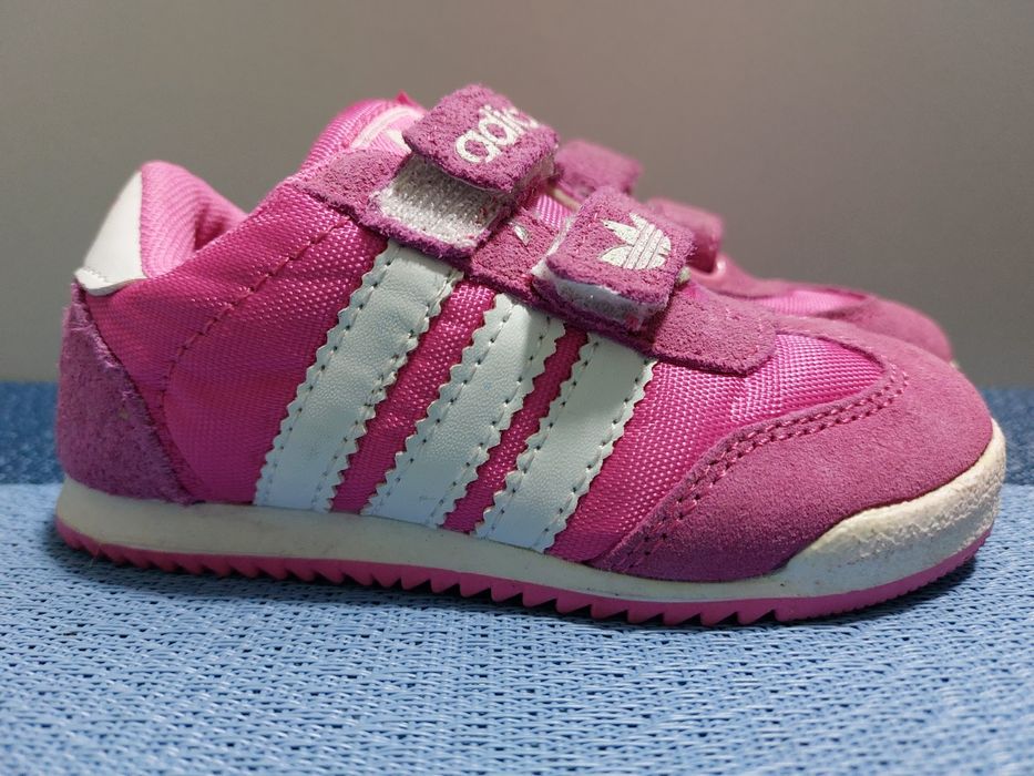 Продаю кроссовки для девочек .