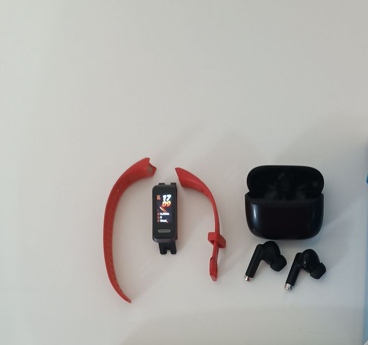 Срочно продаю наушники и фитнес часы