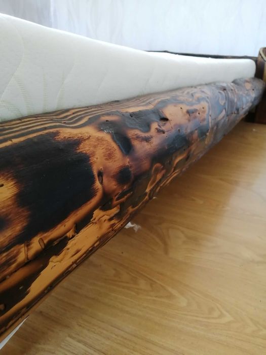 Дървено легло много здраво