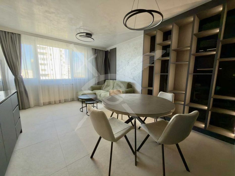 Дава се под наем Тристаен апартамент в София, Люлин 10 - 91 кв.м за 917.49 € - Снимка #1