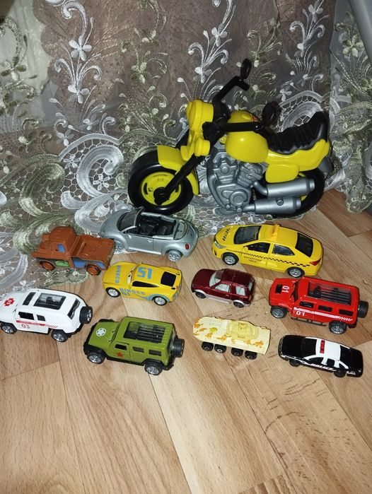 Машинки и рюкзак