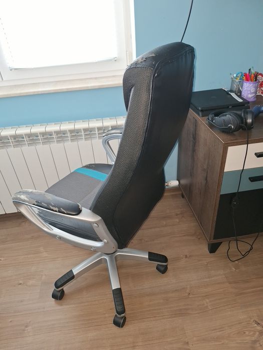 Продавам Офис стол