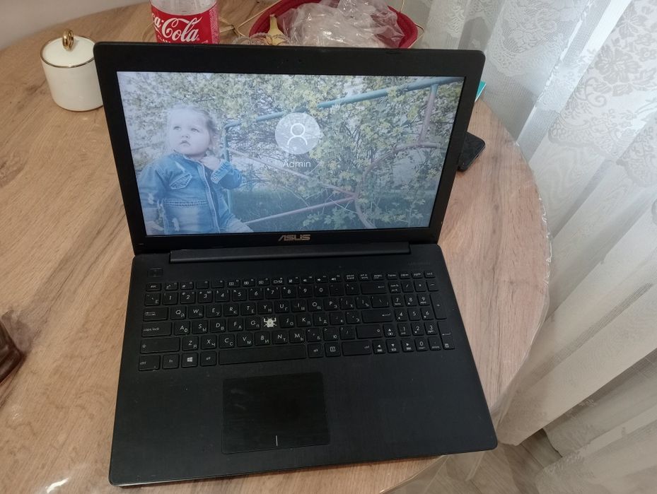 Продам ноутбук состояние среднее