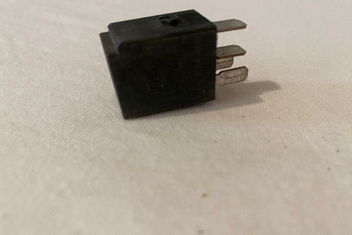 Releu 0025421119 Mercedes-Benz E-Class W210