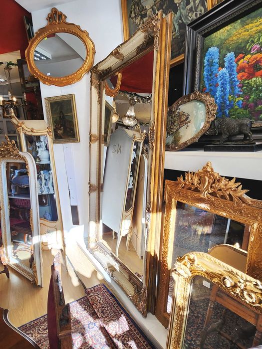 Голямо стеннo огледало