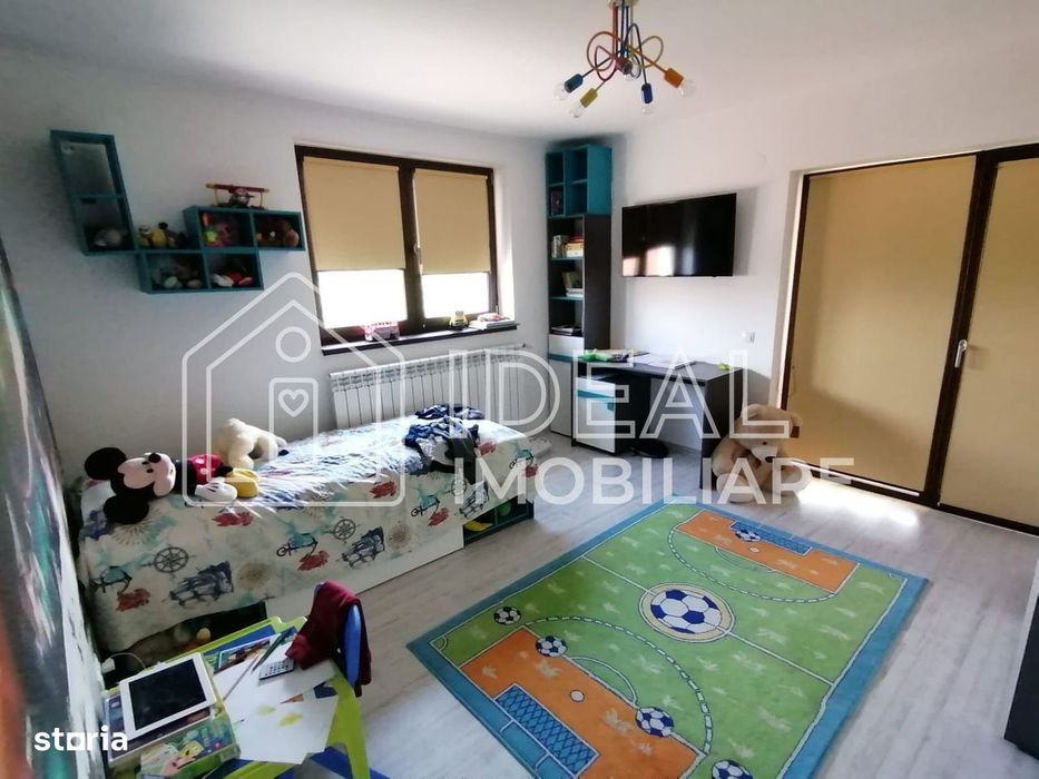 Casa moderna cu 4 camere, La  CHEIE in Poplaca