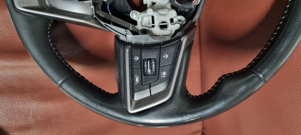 Бутони от мултифункционален волан на Субару Импреза