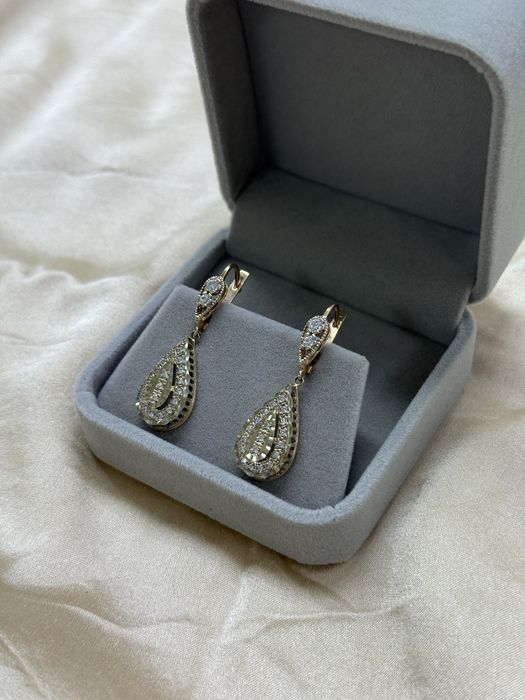 Золотые серьги с фианитами