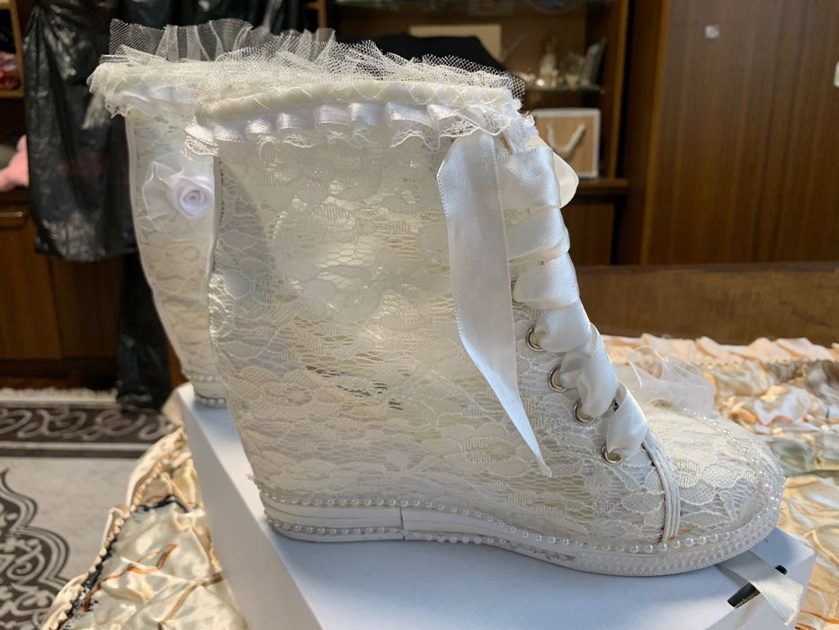 Сватбени обувки без ток. На висока платформа 38 номер