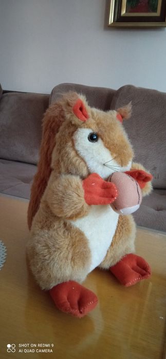 Интерактивна плюшена катеричка