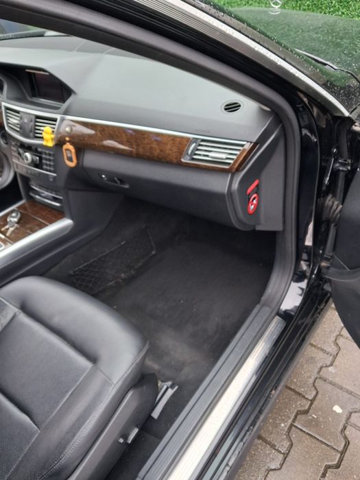 Vând mercedes e class