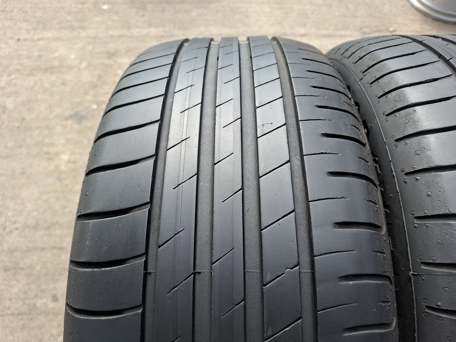 2бр. 215/55/17 Goodyear Efficient Grip Performance