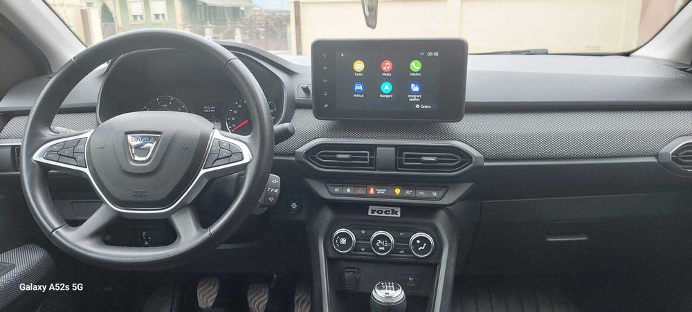 Vând Dacia Logan 3 în stare perfectă, toate reviziile la reprezentanță, 96.000 km.