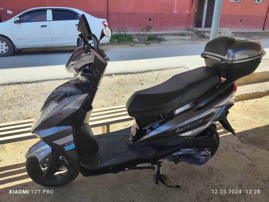 Скутер бензинли скоростной.