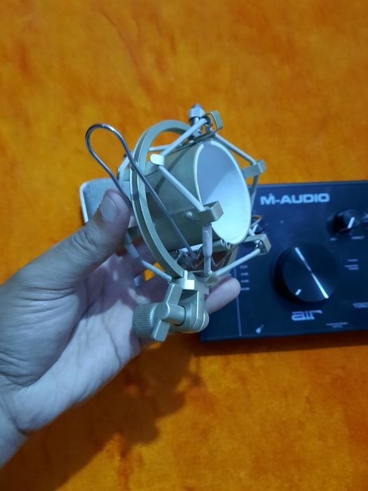 Mikrafon b1 va Zvukavoy karta M-AUDIO 192|4