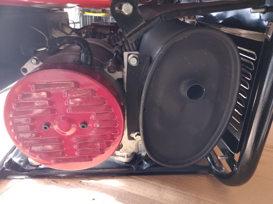 Vând generator de curent honda