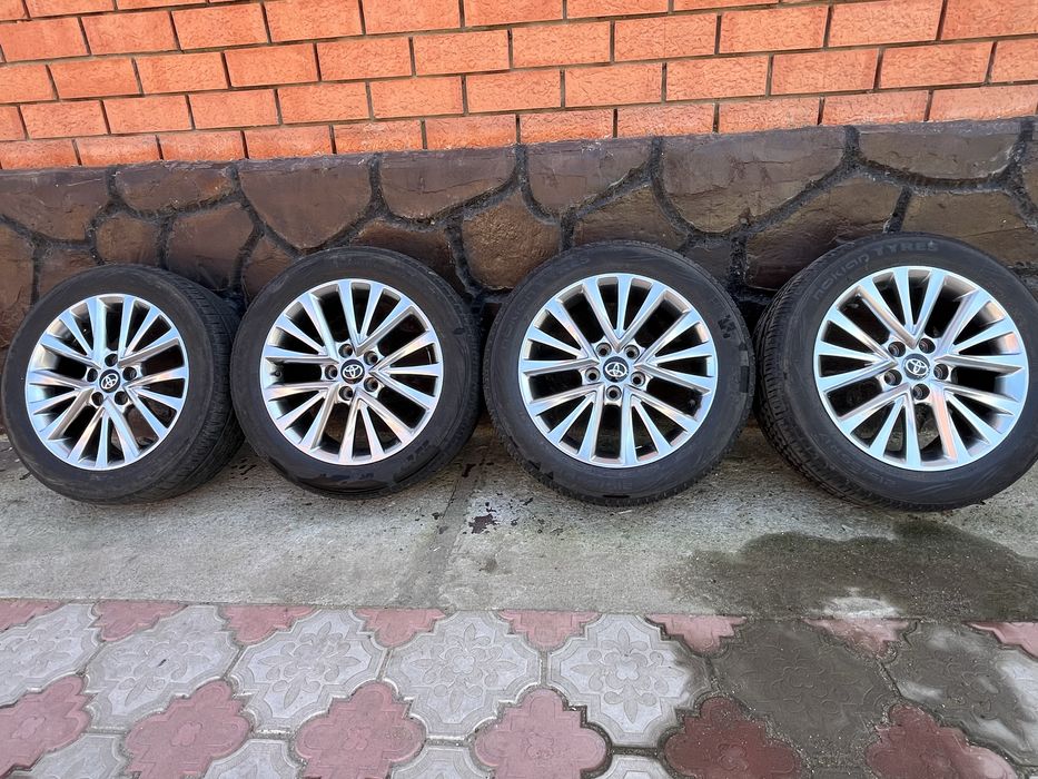 Продам комплект летних колес на Camry