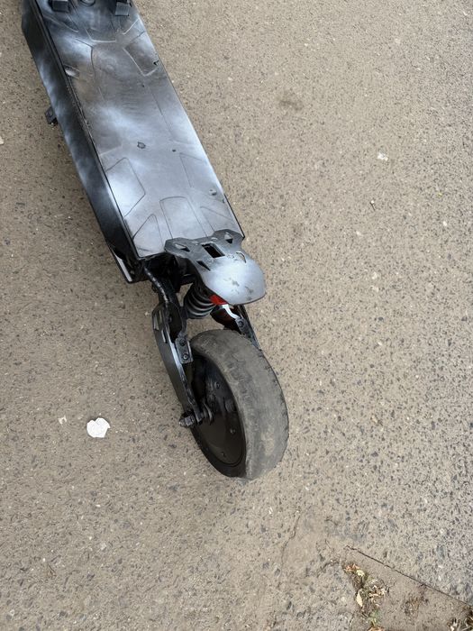 Kamikaze k1  2 motoare peste Kukirin g2 si ca baterie si ca viteza