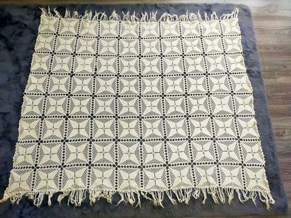 Cuvertură mare brodată manual